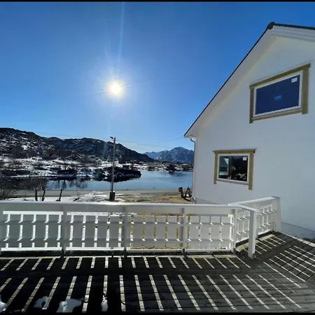 In Lofoten- Quiet In Amazing Nature- Ocean, Mountains And Wilderness ホームステイ *